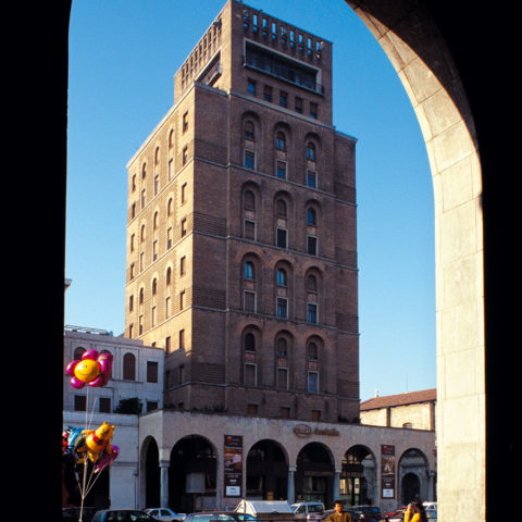 (3 - Piacentini PIAZZA_Vittoria_01_1)